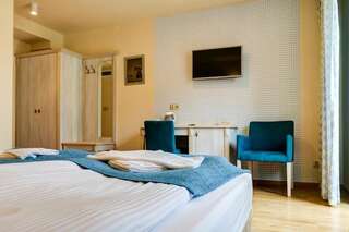 Отель Hotel Krakus Стегна Двухместный номер с 2 отдельными кроватями-1